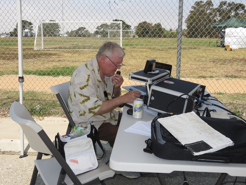 IMG_2186.JPG - On the air at noon at the VHF station